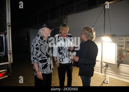 Karl-Heinz Ulrich und Bernd Ulrich von den Amigos und Joseph „Johnny“ Thomann bei der „für unsere Freunde“ Tour in der Messe- und Veranstaltungshalle. Stockfoto