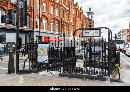 Öffentliche Bequemlichkeit oder Toilette, die jetzt nicht mehr genutzt wird, in Camden Town, London, VEREINIGTES KÖNIGREICH Stockfoto