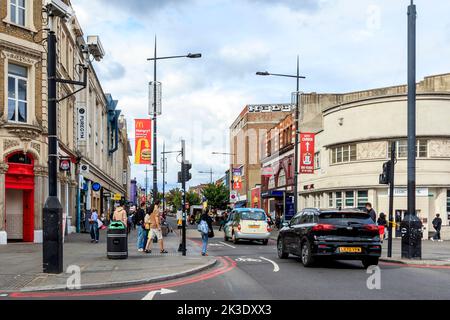 Blick Richtung Norden entlang der High Street vom Zentrum von Camden Town, London, Großbritannien Stockfoto