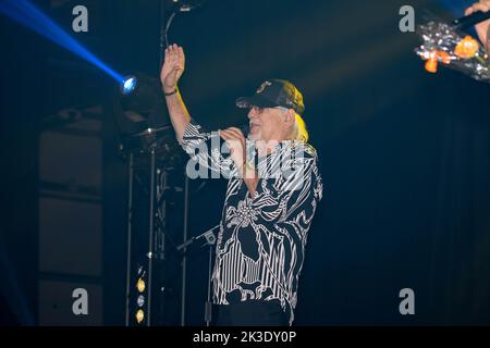 Karl-Heinz Ulrich von den Amigos bei der 'für unsere Freunde' Tour in der Messe-und Veranstaltungshalle. Löbau, 25.09.2022 Stockfoto