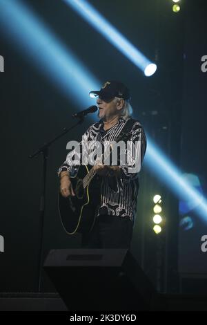 Karl-Heinz Ulrich von den Amigos bei der 'für unsere Freunde' Tour in der Messe-und Veranstaltungshalle. Löbau, 25.09.2022 Stockfoto