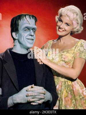 Fred Gwynne, Beverly Owen, „The Munsters“ um 1964 CBS. (THA Aktenzeichen # 34408-017THA) Stockfoto