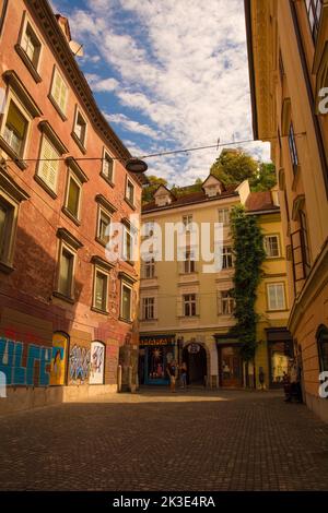 Ljubljana, Slowenien - September 4. 2022. Im Sommer eine Fußgängerzone im Zentrum von Ljubljana, Slowenien Stockfoto