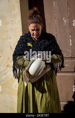 Dramatischer Besuch im Museum der Firmenstadt Cal Vidal (Puig-reig, Berguedà, Barcelona, Katalonien, Spanien) ESP: Visita teatralizada en la Colonia Vidal Stockfoto