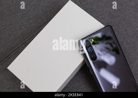 Draufsicht des Huawei P30 Pro mit Starterbildschirm, Kiew, Ukraine- Juni 18 2019 Stockfoto