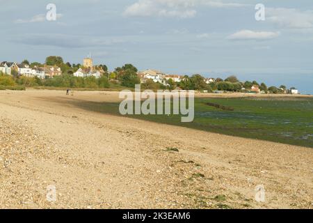 West Mersea Beach auf Mersea Island in Essex bei Ebbe Stockfoto