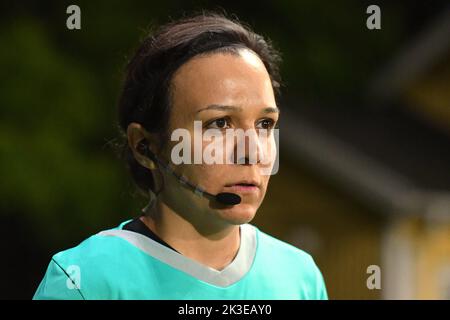 Stockholm, Schweden. 26. September 2022. Stockholm, Schweden, 26. 2022. September: Assistenzschiedsrichter Jilan Taher im Spiel in der Schwedischen Liga OBOS Damallsvenskan am 26. 2022. September zwischen Hammarby IF und Linkoping FC bei Hammarby IP in Stockholm, Schweden (Peter Sonander/SPP) Quelle: SPP Sport Pressefoto. /Alamy Live News Stockfoto