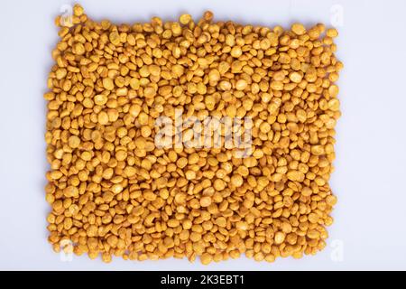 Köstliche indische süße, salzige Snacks „Chanachur“ oder Bombay Mix. Stockfoto