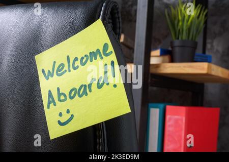 Willkommen an Bord Aufkleber auf dem Bürostuhl. Stockfoto