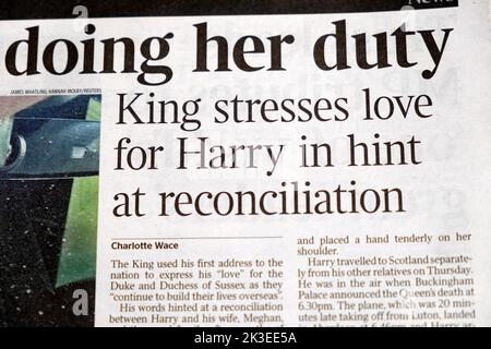 „King betont die Liebe zu Harry im Hinweis auf Versöhnung“, titelt der Artikel der Times, der König Charles III. Prinz Harry 10. September 2022 ausschneiden soll Stockfoto