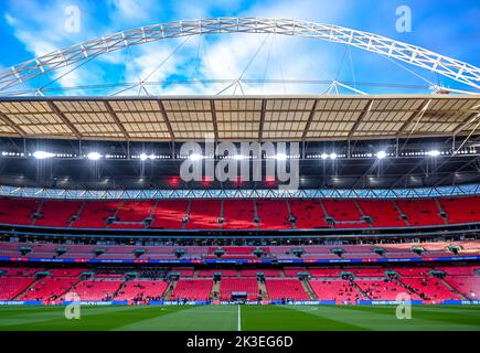 London, Großbritannien. 26. September 2022. Wembley Stadium bereit für das Nations League-Spiel zwischen England und Deutschland im Wembley Stadium, London, England am 26. September 2022. Foto von Phil Hutchinson. Nur zur redaktionellen Verwendung, Lizenz für kommerzielle Nutzung erforderlich. Keine Verwendung bei Wetten, Spielen oder Veröffentlichungen einzelner Clubs/Vereine/Spieler. Kredit: UK Sports Pics Ltd/Alamy Live Nachrichten Stockfoto