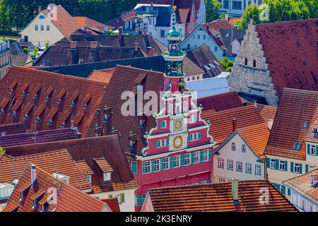 Blick vom Schloss auf die Altstadt von Esslingen am Neckar mit dem Rathaus aus dem 15.. Jahrhundert. Baden-Württemberg, Deutschland, Europa Stockfoto