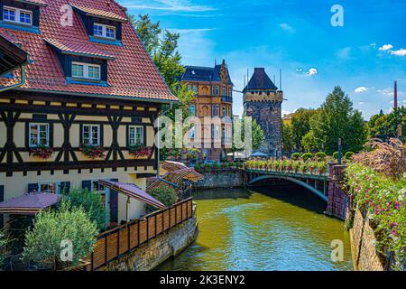 Wehrneckarkanal, mit Blick auf den Schelztorturm, Esslingen am Neckar. Baden-Württemberg, Deutschland, Europa Stockfoto