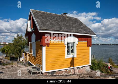 Cafe Kobben, ein altes Pilothaus, wurde in ein Café auf der Katajanokanluoto-Insel in Helsinki, Finnland, verwandelt Stockfoto