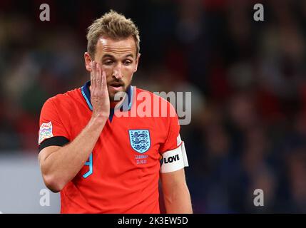 London, England, 26.. September 2022. Harry Kane aus England reagiert auf eine verpasste Chance während des Spiels der UEFA Nations League im Wembley Stadium, London. Bildnachweis sollte lauten: David Klein / Sportimage Stockfoto