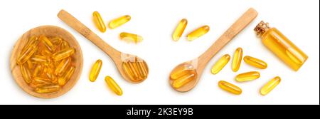 Fischöl-Kapseln in Holzschüssel isoliert auf weißem Hintergrund mit voller Schärfentiefe. Draufsicht. Flach liegend Stockfoto