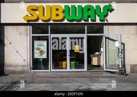 Ein Subway-Sandwich-Restaurant wird am 26. September 2022 in Warschau, Polen, gesehen. Stockfoto