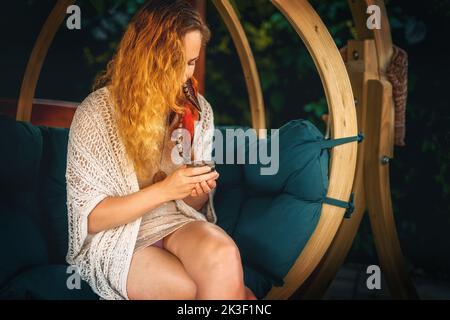 Kakaozeremonie im Garten, herzöffnende Medizin. Zeremonienraum. Stockfoto