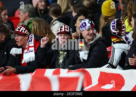 London, England, 26.. September 2022. Fans während des Spiels der UEFA Nations League im Wembley Stadium, London. Bildnachweis sollte lauten: David Klein / Sportimage Stockfoto