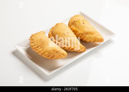 Saamosha isoliert auf weißem Hintergrund Stockfoto