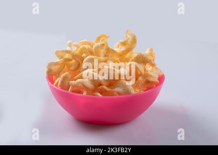 Seekh Kabab aus gehacktem Huhn oder Hammelkiema, serviert mit grünem Chutney und Salat Stockfoto