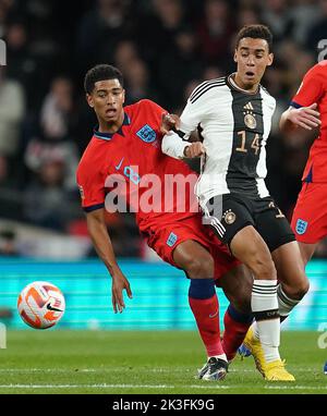 Der englische Jude Bellingham und der deutsche Jamal Musiala während des Spiels der UEFA Nations League im Wembley Stadium, London. Bilddatum: Montag, 26. September 2022. Stockfoto