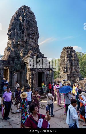 Kambodscha. Siem Reap. Der archäologische Park von Angkor. Touristen besuchen Bayon Tempel 12. Jahrhundert Hindu-Tempel Stockfoto