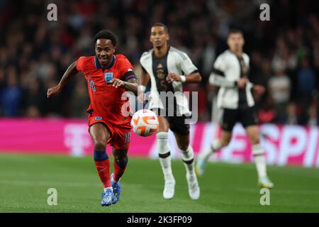 London, Großbritannien. 26. September 2022. Raheem Sterling von England in Aktion. England gegen Deutschland, UEFA Nations League Internationales Spiel der Gruppe C im Wembley-Stadion in London am Montag, 26.. September 2022. Nur zur redaktionellen Verwendung. Bild von Andrew Orchard/Andrew Orchard Sports Photography/Alamy Live News Credit: Andrew Orchard Sports Photography/Alamy Live News Stockfoto