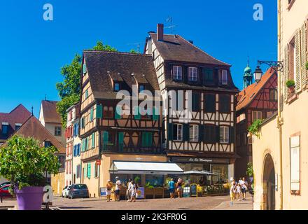 Alte Straßen mit Häusern aus dem Wachsbau, Colmar, Frankreich Stockfoto