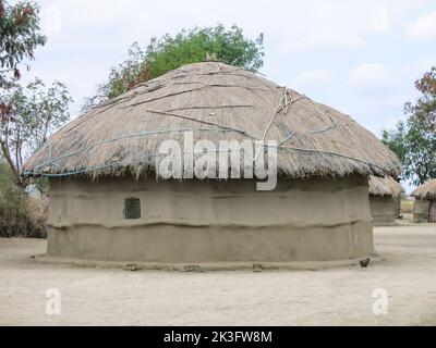 Masai Dorf im Tarangire Nationalpark, Tansania, Ostafrika Stockfoto