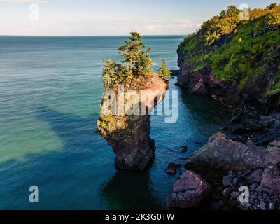 Malerische Luftaufnahme des Quaco Head Felsens UNESCO Fundy Biosphere Reserve in Kanada Stockfoto