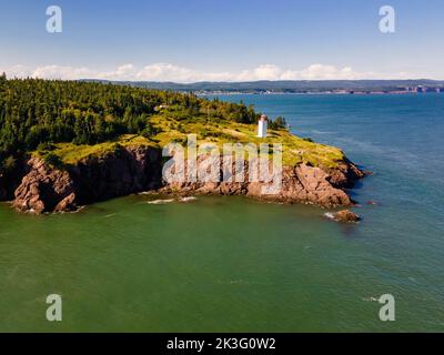 Luftaufnahme des Leuchtturms am Quaco Head UNESCO Fundy Biosphere Reserve in Canada Scenic Place Stockfoto