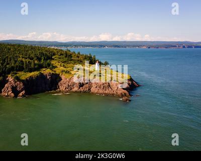 Luftaufnahme des Leuchtturms am Quaco Head UNESCO Fundy Biosphere Reserve in Canada Scenic Place Stockfoto