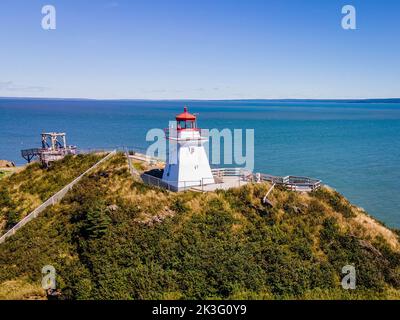 Luftaufnahme des Leuchtturms im Fundy's Cape Enrage Fundy Biosphere Reserve in Kanada Stockfoto