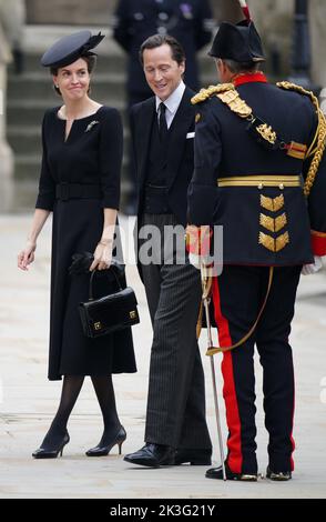 Lady Alexandra Hooper und ihr Mann Thomas Hooper beim State Funeral von Queen Elizabeth II, gehalten in Westminster Abbey, London. Bilddatum: Montag, 19. September 2022. Stockfoto