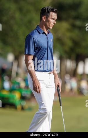 Charlotte, North Carolina, USA. 24. September 2022. Billy Horschel Reihen einen Putt auf dem 15. Grün während der vierten Runde des 2022 Presidents Cup im Quail Hollow Club. (Bild: © Debby Wong/ZUMA Press Wire) Stockfoto