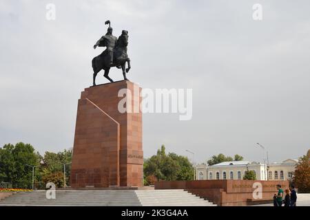 Bischkek, Kirgisistan - 11. September 2022: Nationalmuseum und Denkmal des Nationalhelden Manas Aykol Manas. Ala Too Platz im Stadtzentrum. Stockfoto