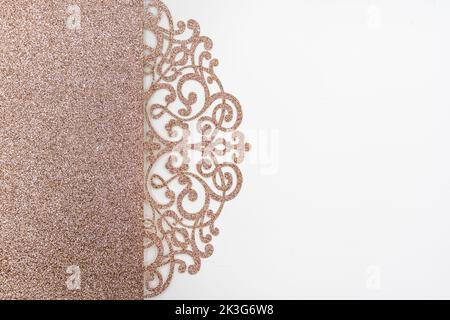 Elegantes Hochzeitspapier-Set. Vorlagen für Hochzeitseinladungen, Glückwünsche, Postkarte. Flach liegend, Draufsicht, Kopierbereich. Stockfoto