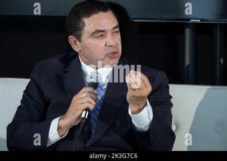 Austin, TX, USA. 24. September 2022. Mitglied des demokratischen Hauses, District 28 HENRY CUELLAR, D-Laredo, spricht während einer Interviewsitzung beim jährlichen Texas Tribune Festival in der Innenstadt von Austin am 24. September 2022. (Bild: © Bob Daemmrich/ZUMA Press Wire) Stockfoto