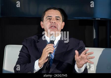 Austin, TX, USA. 24. September 2022. Mitglied des demokratischen Hauses, District 28 HENRY CUELLAR, D-Laredo, spricht während einer Interviewsitzung beim jährlichen Texas Tribune Festival in der Innenstadt von Austin am 24. September 2022. (Bild: © Bob Daemmrich/ZUMA Press Wire) Stockfoto