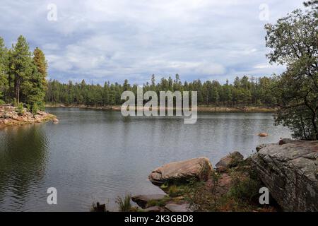 Blick auf den Woods Canyon Lake in der Nähe von Payson, Arizona. Stockfoto