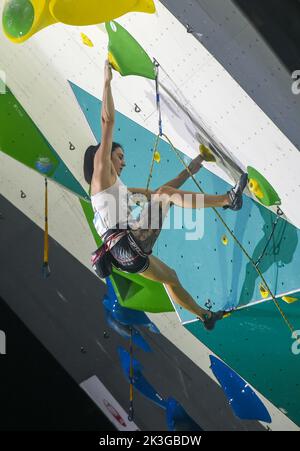 Jakarta, Indonesien. 26. September 2022. Mia Krampl aus Slowenien tritt beim Frauen-Lead-Finale des IFSC Climbing World Cup 2022 in Jakarta, Indonesien, am 26. September 2022 an. Kredit: Zulkarnain/Xinhua/Alamy Live Nachrichten Stockfoto