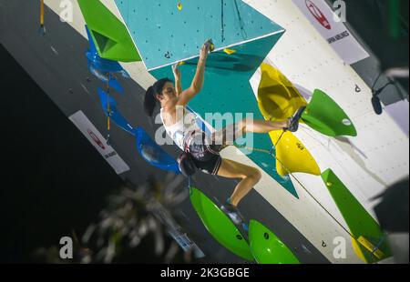 Jakarta, Indonesien. 26. September 2022. Mia Krampl aus Slowenien tritt beim Frauen-Lead-Finale des IFSC Climbing World Cup 2022 in Jakarta, Indonesien, am 26. September 2022 an. Kredit: Zulkarnain/Xinhua/Alamy Live Nachrichten Stockfoto