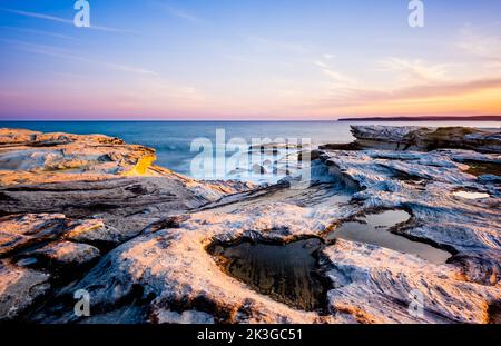 Küste entlang des Kamay Botany Bay National Park Stockfoto