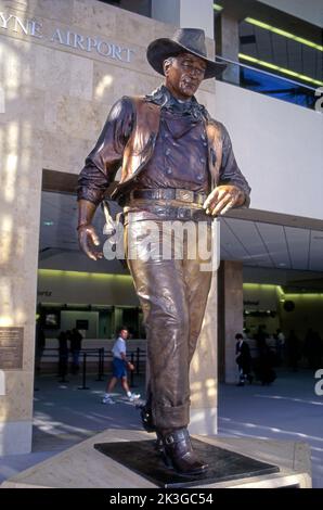 Statue von John Wayne auf dem John Wayne Airport in Orange Conty, CA Stockfoto