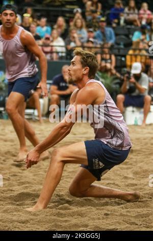 AVP-Meisterschaften übernahmen Downtown Phoenix im Footprint Center, als sowohl Männer als auch Frauen auf dem Sand kämpften. Der Tag sah das Team von Lot Stockfoto