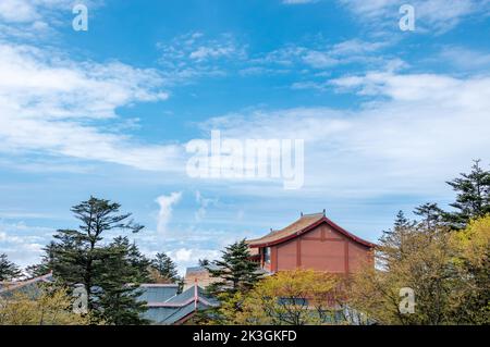 Tempelgebäude in Leidongping, Berg Emei, Provinz Sichuan, China Stockfoto