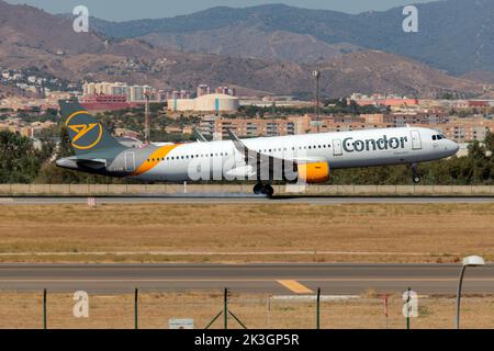 Malaga, Spanien. 21. August 2022. Ein Condor Airbus 321 am Flughafen Malaga Costa del Sol. Condor ist eine deutsche Charterfluggesellschaft, die 1955 gegründet wurde und deren Hauptbasis der Flughafen Frankfurt ist. (Foto: Fabrizio Gandolfo/SOPA Images/Sipa USA) Quelle: SIPA USA/Alamy Live News Stockfoto