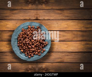 Geröstete und gemahlene Kaffeebohnen - köstlicher kolumbianischer Kaffee Stockfoto