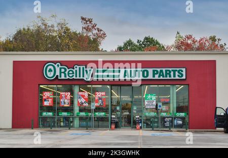 Houston, Texas USA 12-03-2021: O'Reilly Auto Parts Außenfassade in Houston, TX. Lokale Einzelhandelskette, die Autozubehör für den Aftermarket verkauft. Stockfoto